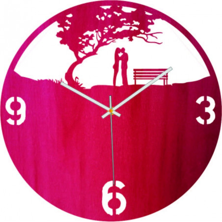 Ceas de perete din lemn cu dragoste în parc