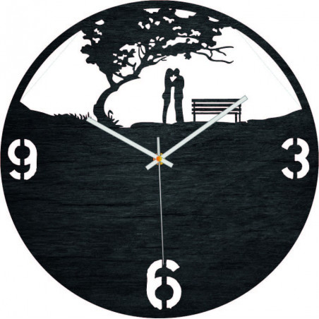 Ceas de perete din lemn cu dragoste în parc