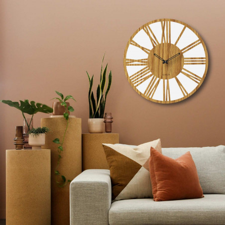 Ceas de perete elegant din stejar pentru un interior modern și stilat