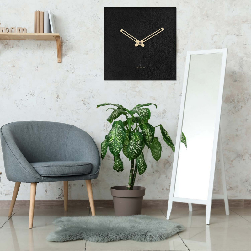 Ceas de perete din lemn, formă pătrată, decor din fag