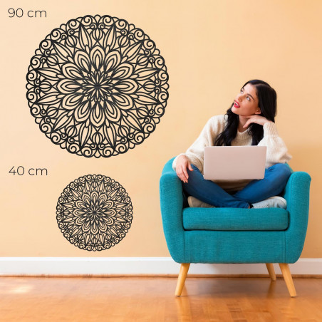 Mandala elegantă din lemn pe perete Mandala elegantă din lemn pe perete