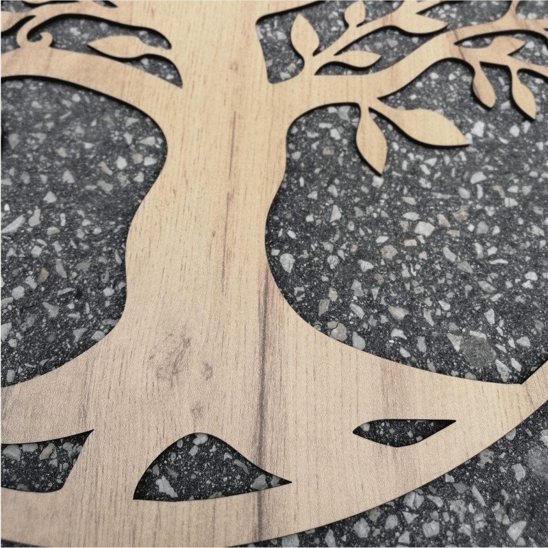 Decorațiune murală din lemn, simbol al Arborelui Vieții, realizată manual