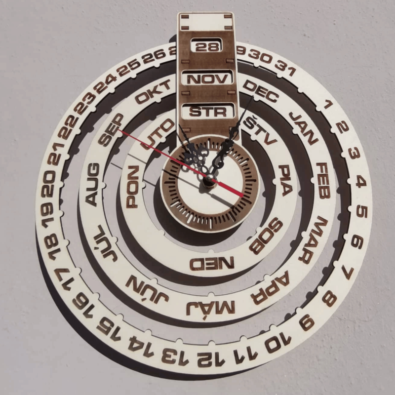 Ceas de perete gravat, calendar din lemn -...