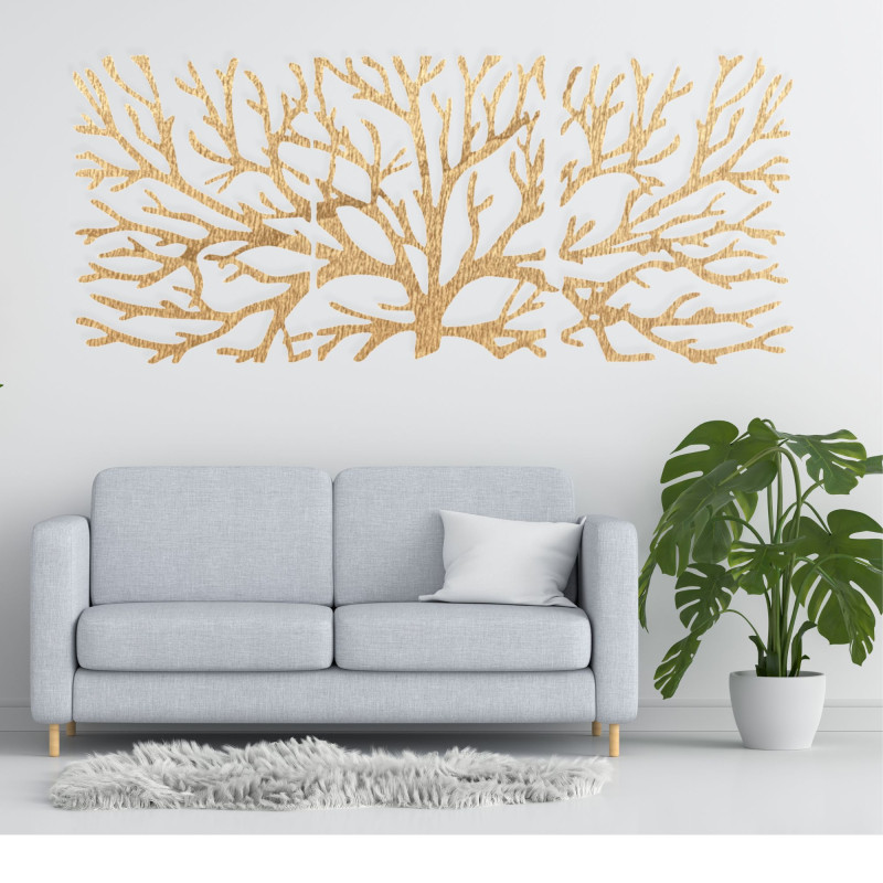 Decorațiune elegantă de perete din lemn cu motiv natural într-un interior modern