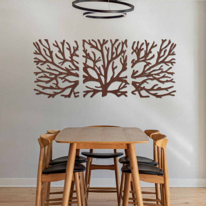 Decorațiune elegantă de perete din lemn cu motiv natural într-un interior modern