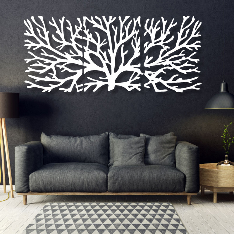 Pictură murală luxoasă din lemn ca element dominant al camerei de zi