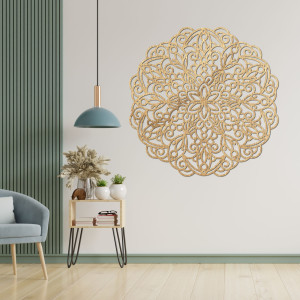 Mandala elegantă din lemn pe perete într-un interior modern în stil boho 2