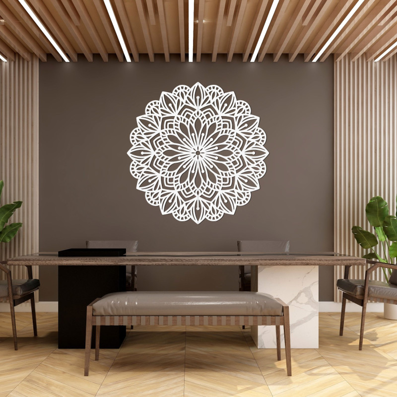 Mandala din lemn pentru perete cu un model ornamental detaliat