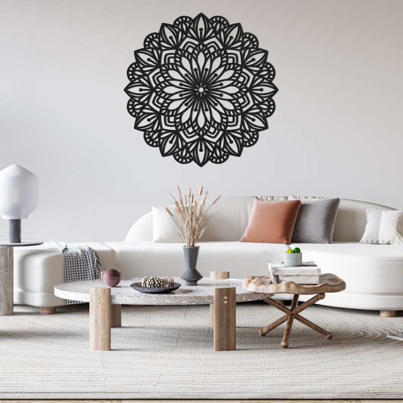 Decorațiune elegantă de perete - mandală din lemn cu un design armonios.