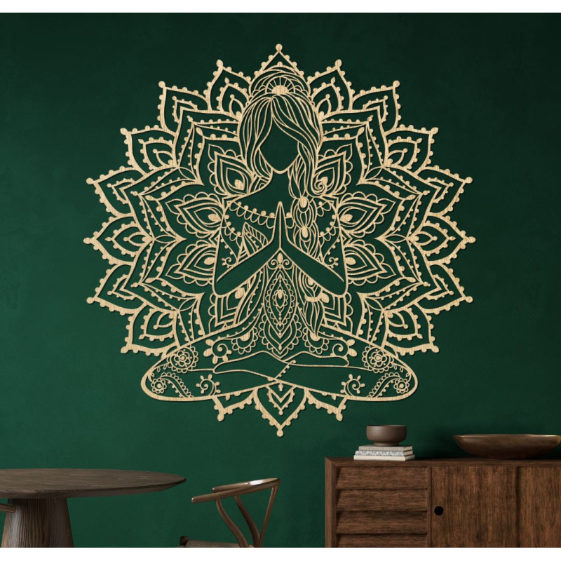 Mandala 3D din lemn cu femeie yoga pe perete - decorațiune de design pentru camera de zi, pentru un interior modern și armonios.