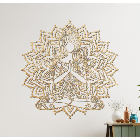 Pictură modernă pe lemn reprezentând o femeie care practică yoga într-o mandală - decorațiune elegantă de perete pentru un spați