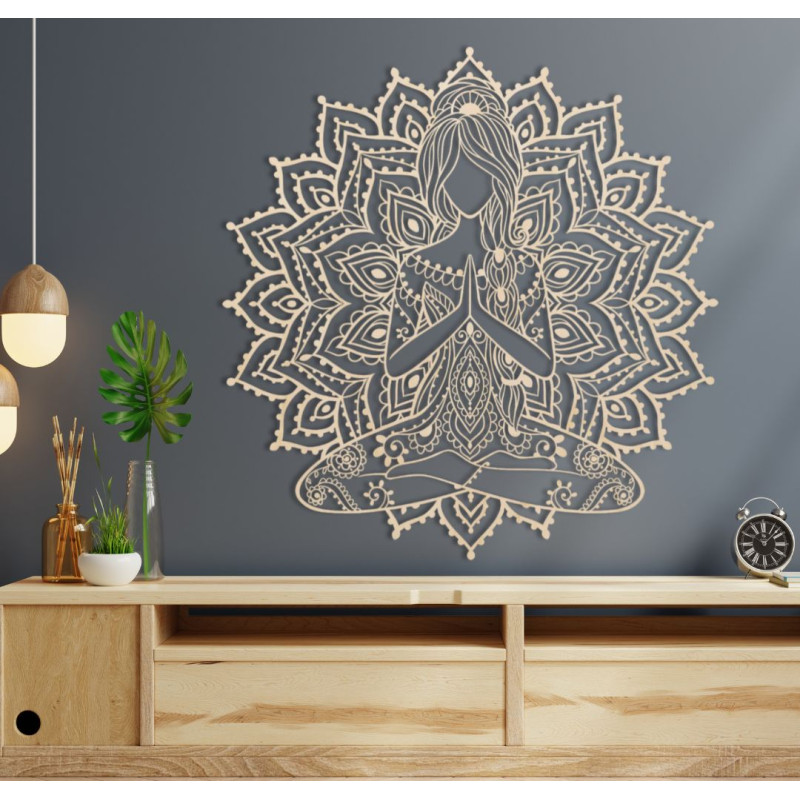 Mandala 3D din lemn cu femeie yoga pe perete - decorațiune de design pentru camera de zi, pentru un interior modern și armonios.