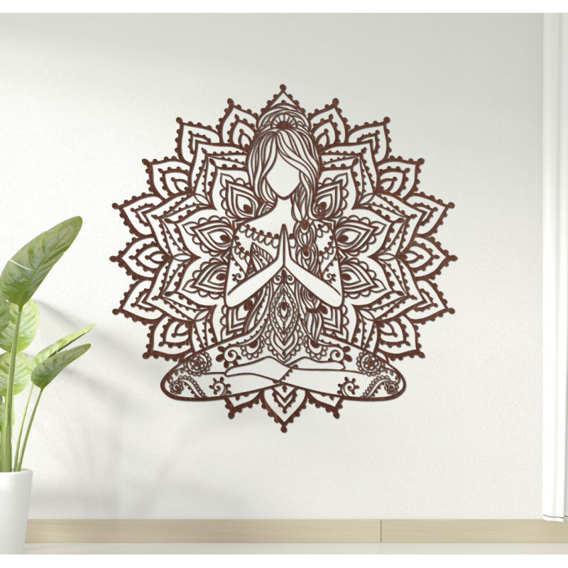 Pictură modernă pe lemn reprezentând o femeie care practică yoga într-o mandală - decorațiune elegantă de perete pentru un spați