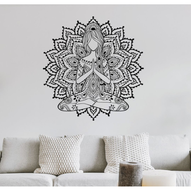 Mandala 3D din lemn cu femeie yoga pe perete - decorațiune de design pentru camera de zi, pentru un interior modern și armonios.