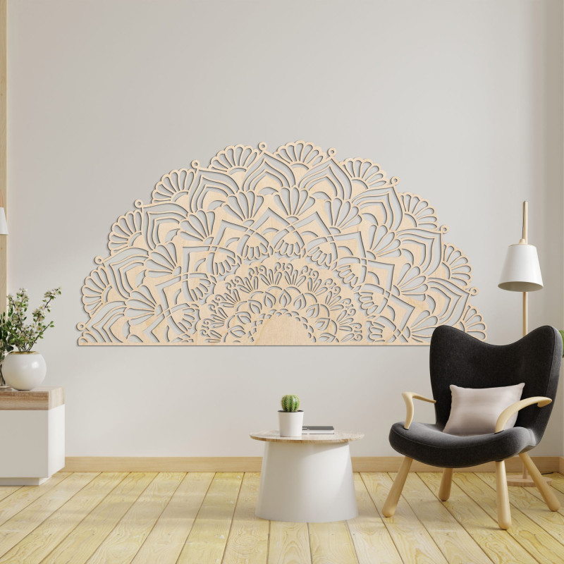 Mandala semicirculară luxoasă din lemn pentru un interior boho elegant.
