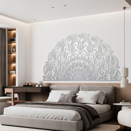 Mandala semicirculară luxoasă din lemn pentru un interior boho elegant.