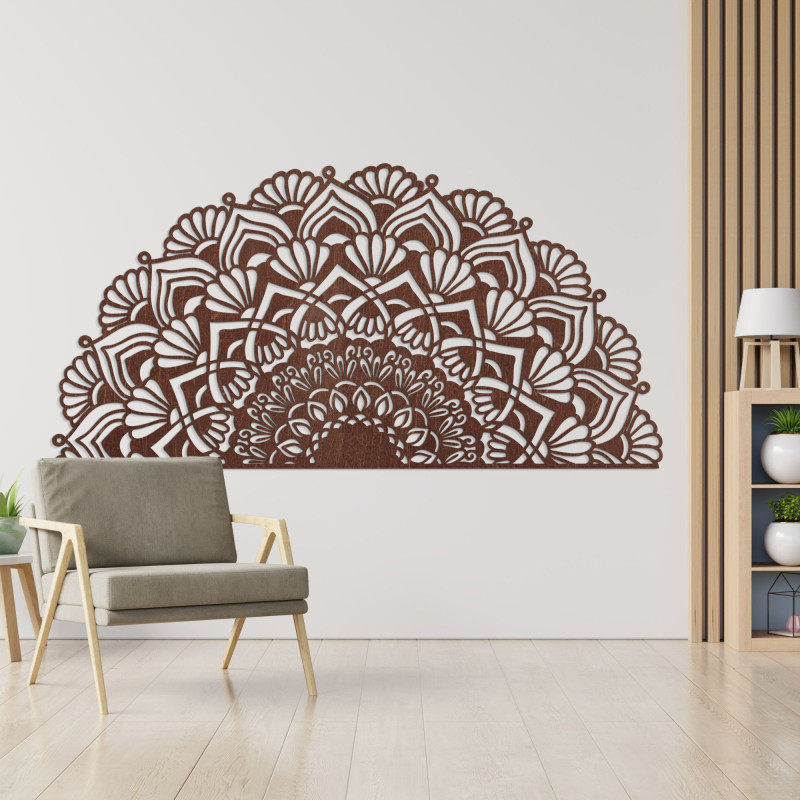 Mandala semicirculară luxoasă din lemn pentru un interior boho elegant.
