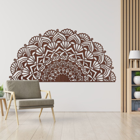 Mandala semicirculară luxoasă din lemn pentru un interior boho elegant.