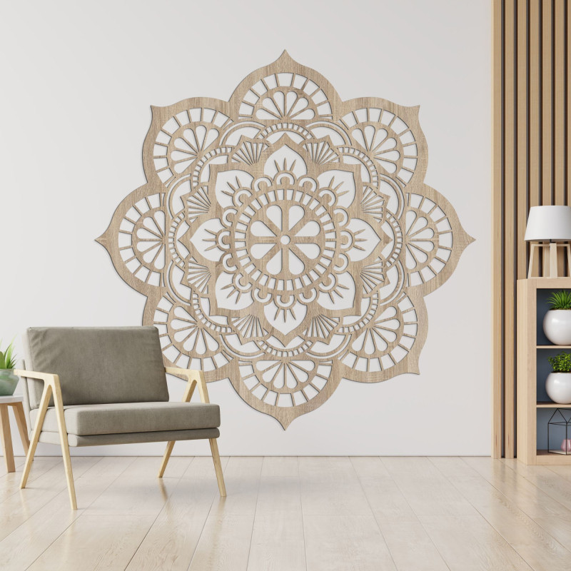Mandala mare din lemn ca accesoriu elegant deasupra canapelei din sufragerie
