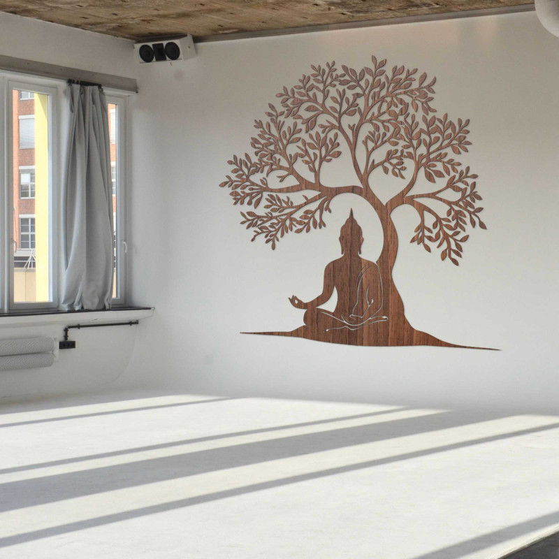 Copac al vieții din lemn cu o figură a lui Buddha meditând sub copac