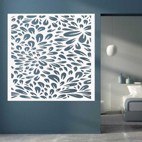 Decorațiune murală elegantă din lemn, cu un motiv înfloritor, într-un design dinamic.