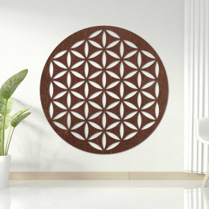 Decorațiune murală din lemn cu un model geometric de floarea vieții, expusă pe un perete deschis la culoare.