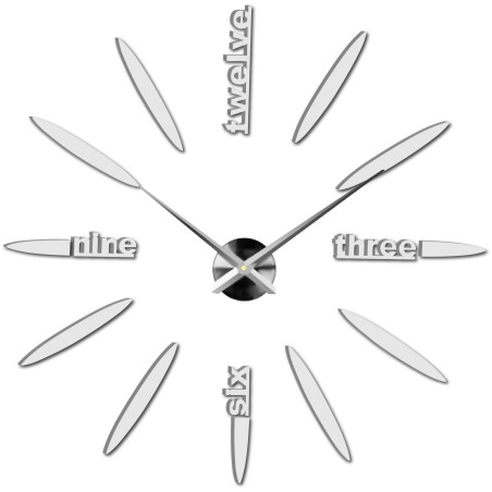 Ceas de perete cu efect tridimensional și ace cu formă elegantă.