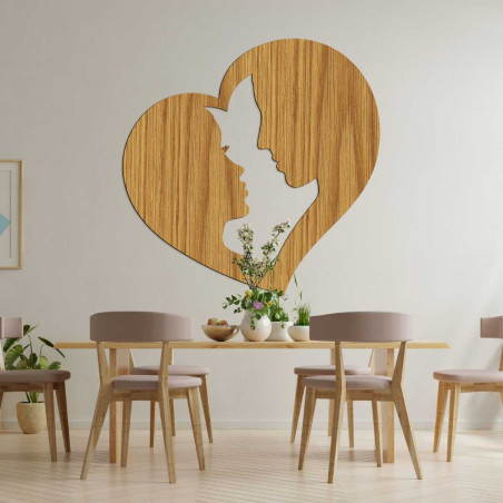 O decorațiune sculptată cu precizie, cu motivul iubirii partenere și al privirii reciproce.