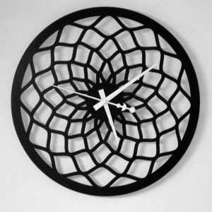 Ceas de perete negru cu motive geometrice