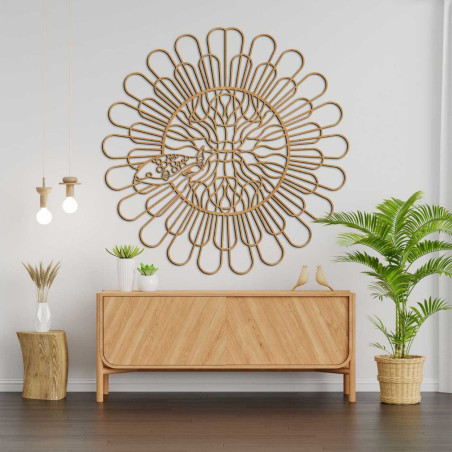 Decorațiune murală cu un model circular distinctiv care seamănă cu o floare înflorită. Decorațiune murală cu un model circular distinctiv care seamănă cu o floare înflorită.