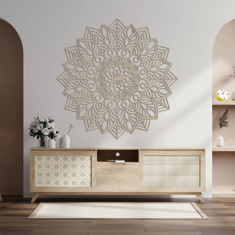 Decorațiune inspirată din forme naturale și geometrice într-o compoziție armonioasă.