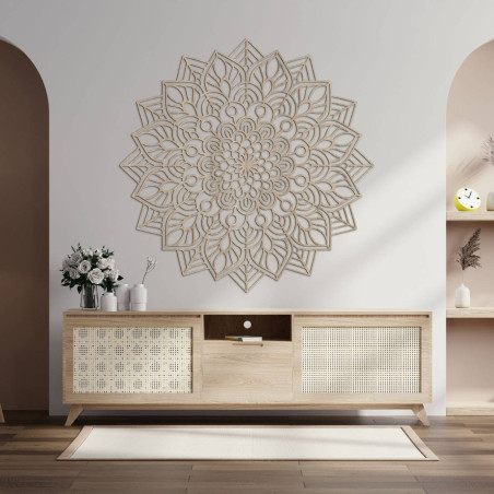Decorațiune inspirată din forme naturale și geometrice într-o compoziție armonioasă.