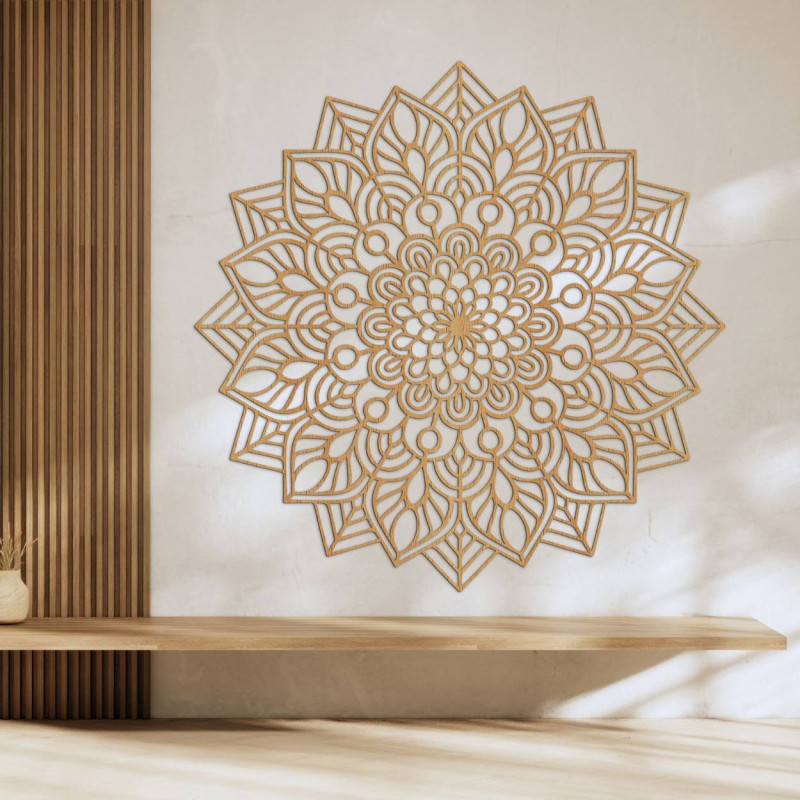 Un element de design inspirat de mandala și cu compoziție detaliată.
