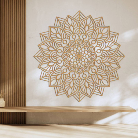 Un element de design inspirat de mandala și cu compoziție detaliată.