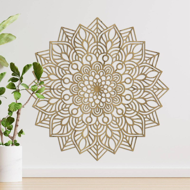 Decorațiune inspirată din forme naturale și geometrice într-o compoziție armonioasă.
