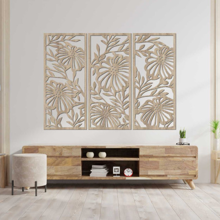 Decorațiune din lemn din trei piese, cu flori delicat lucrate, într-un aranjament simetric.