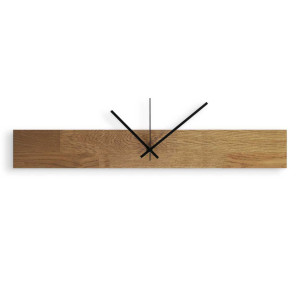 Ceas de perete minimalist cu bază din lemn și ace contrastante.
