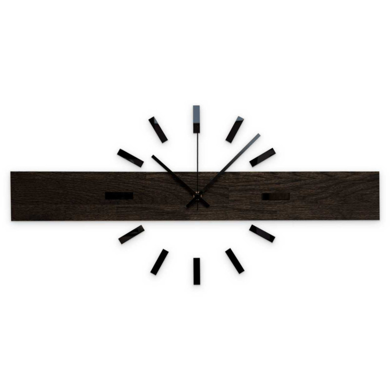 Ceas de perete elegant din lemn, cu un motiv minimalist.