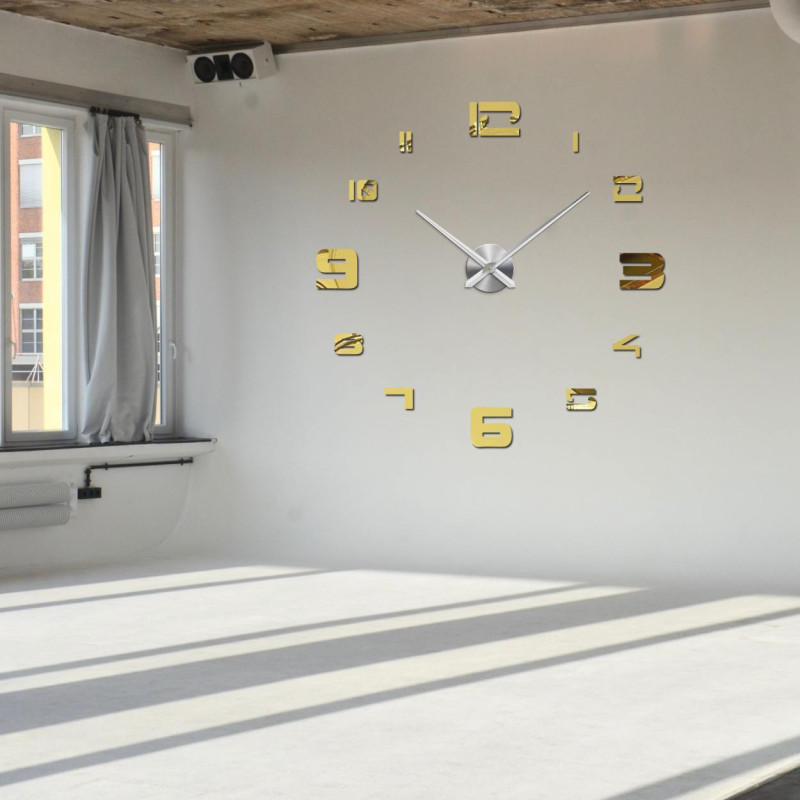 Ceas elegant din plexiglas, diametru reglabil până la 130 cm.
