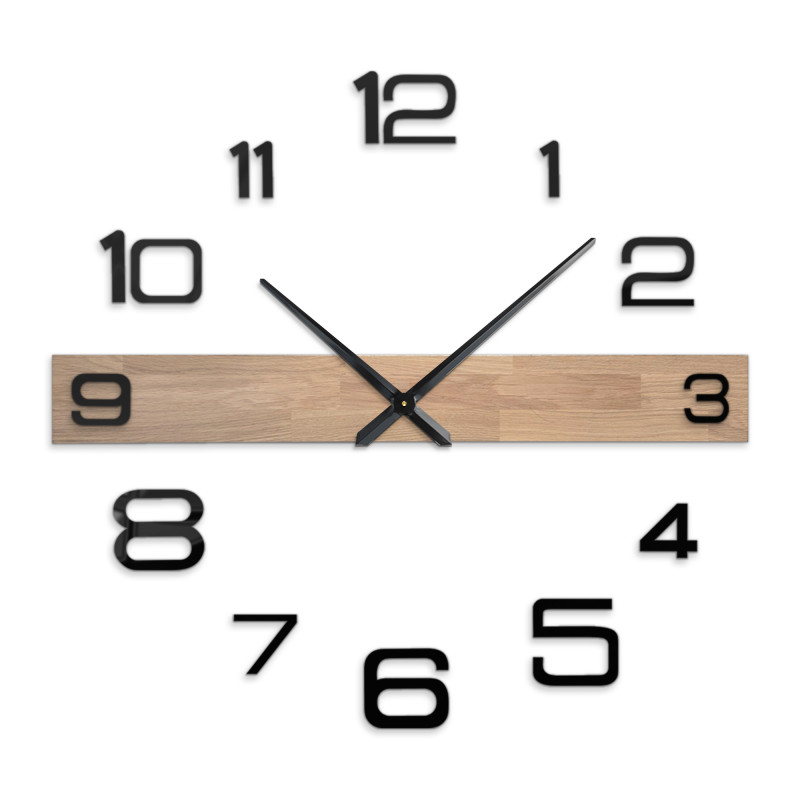Ceas de perete luxos din lemn, cu design minimalist și cifre contrastante.