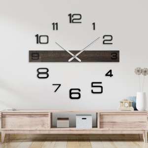 Ceas elegant din lemn pentru sufragerie, cu cifre distinctive și ace elegante. 2