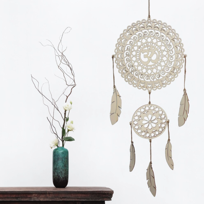 Captor de vise din lemn cu mandala OM, decor natural pentru sufragerie, dormitor sau ca dar spiritual.