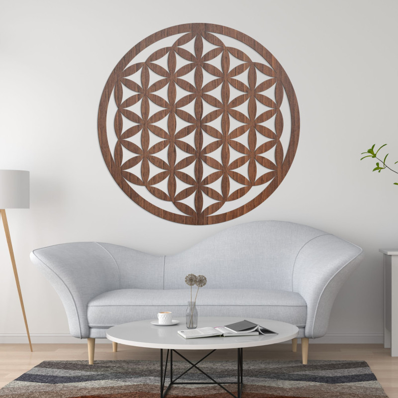 Mandala elegantă din lemn sculptată pe perete