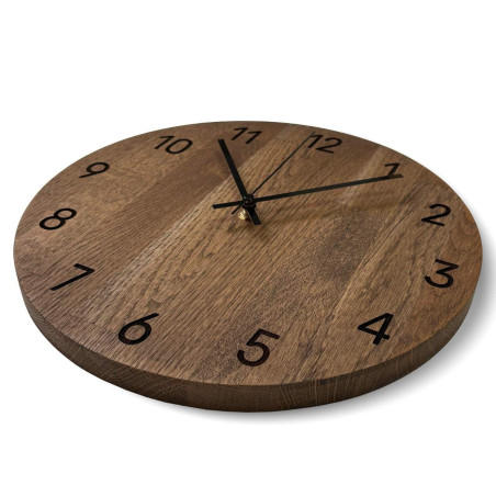 Ceas de perete lucrat manual, din stejar de calitate