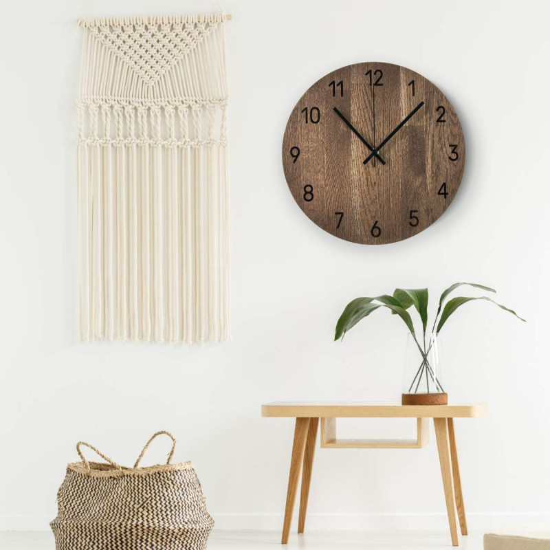 Ceas de perete lucrat manual, din stejar de calitate