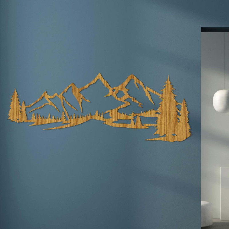 Pictură minimalistă pe lemn cu un lanț muntos și o pădure de conifere