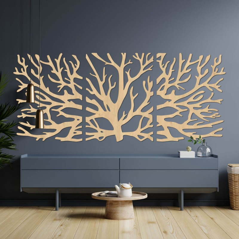 Pictură în trei părți din lemn „Arborele Vieții” într-un design întunecat pe peretele unui interior modern