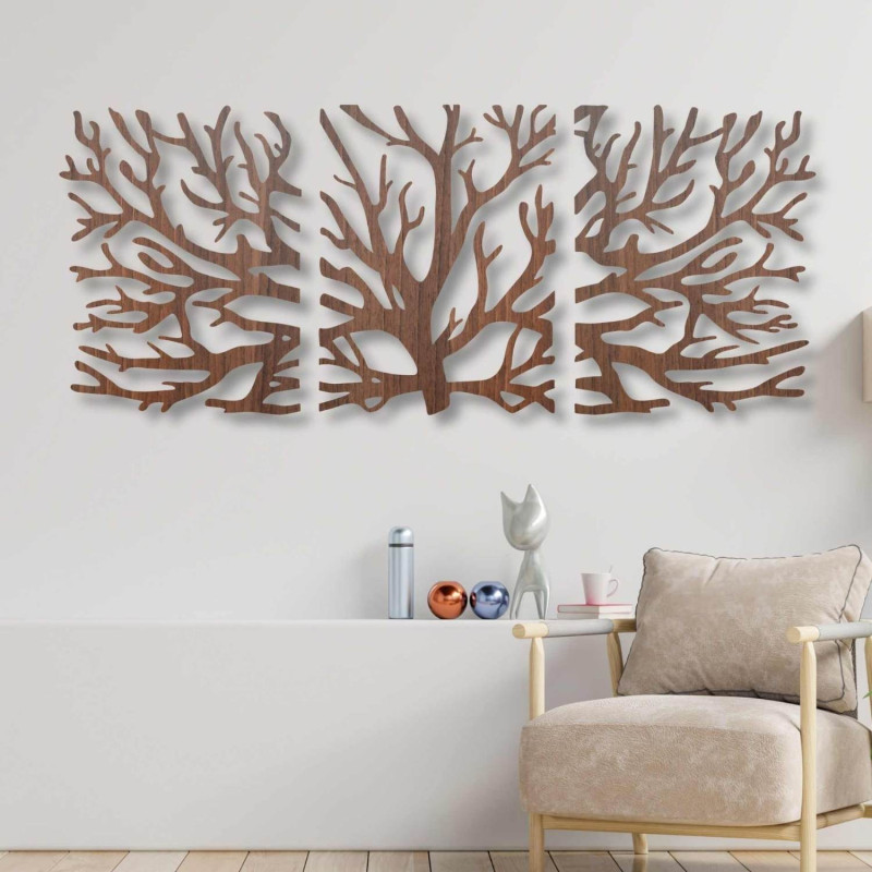 Pictură în trei părți din lemn „Arborele Vieții” într-un design întunecat pe peretele unui interior modern