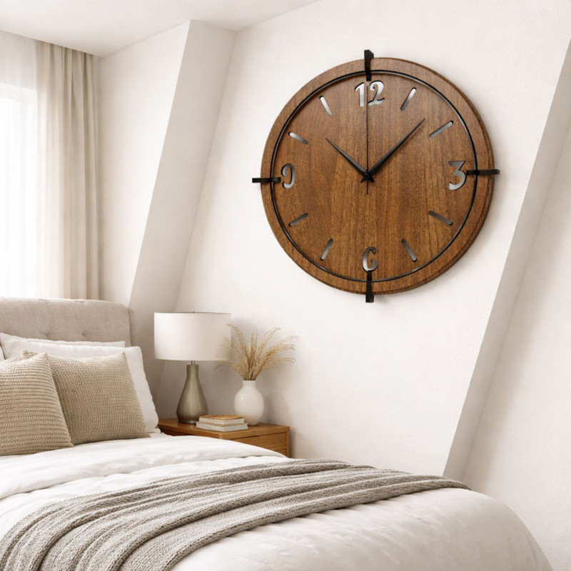 Ceas de perete elegant din lemn de nuc, cu cifre distinctive, pentru un interior modern