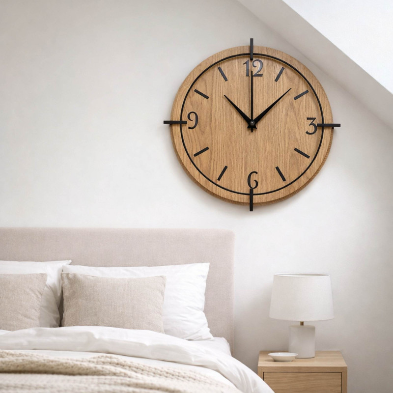 Ceas elegant din stejar - design minimalist și detalii negre contrastante
